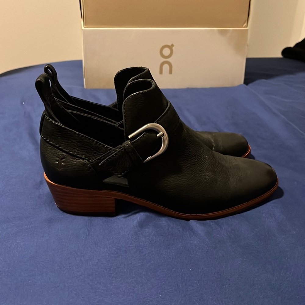 Frye Mia Cutout Booties Women's Size 7 M Black Suede Leather Buckle Strap Boots